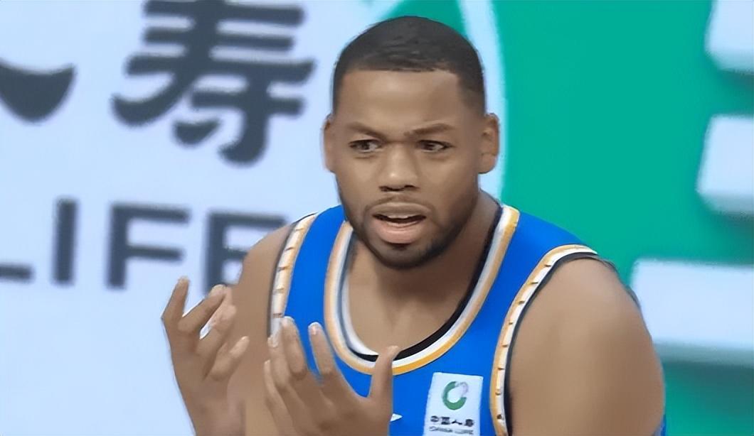 开云APP下载-许利民又便秘！不叫暂停，末节放弃最强点给新援磨合，临场遭众怒