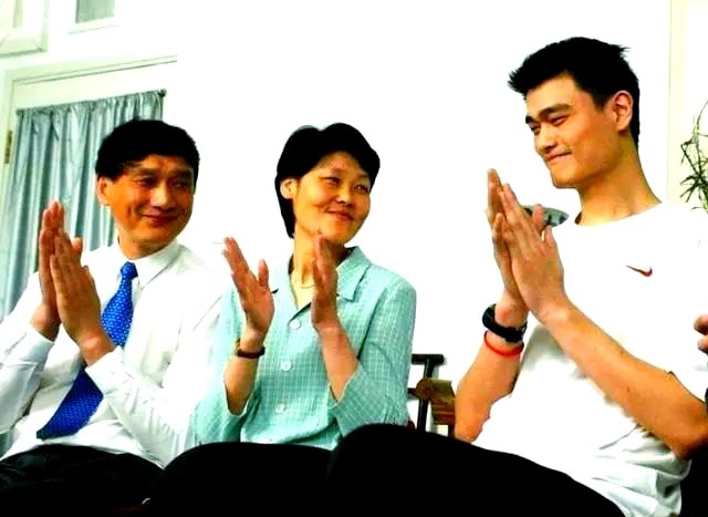 开云体育直播-美媒体人：因杨瀚森来自中国就得和姚明相提并论？这话完全没逻辑