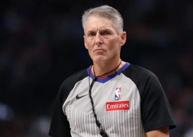 开云APP下载-福斯特被嘲“系列赛延长者” 卡莱尔坚定为其辩护