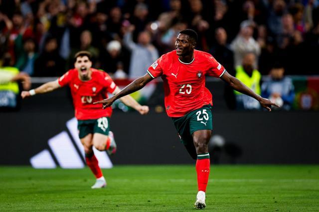 1749434739082010175.jpg nuno mendes.jpg