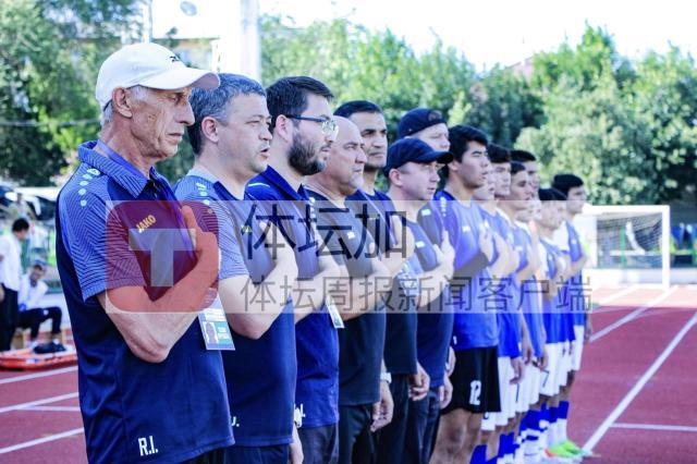 1720704630195064743.jpg 3-伊尼列夫(左一)以主教练身份率乌兹别克07年龄段队伍征战中亚杯U20锦标赛_副本.jpg