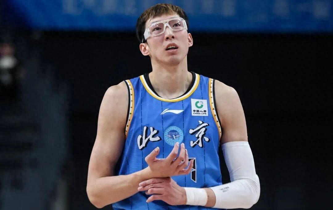 开云体育APP-周琦眼睛出现不适，赵继伟赛季首秀完美，CBA又来超级外援！