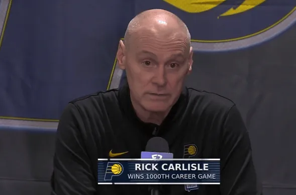 卡莱尔：过去一个月充满挑战，西卡是我最喜欢球员之一