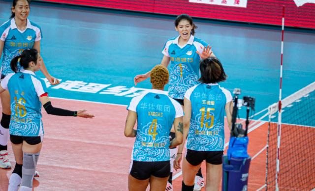 天津女排首秀逆转取胜 李盈莹瓦尔加斯合砍50分
